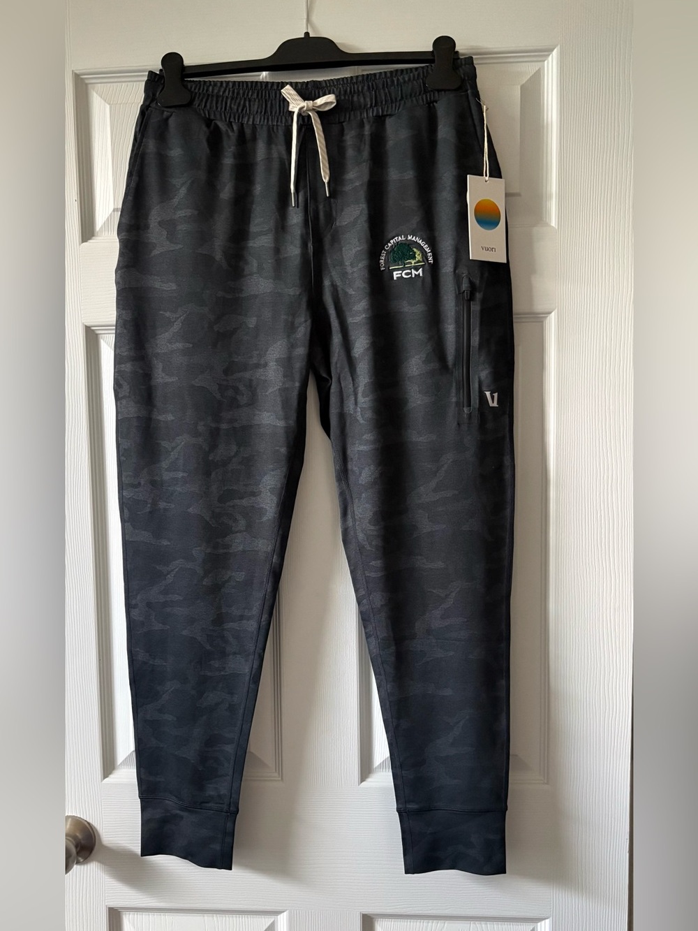 Vuori Men’s Sunday Performance Jogger Blk Camo Medium NWT Performance Pants